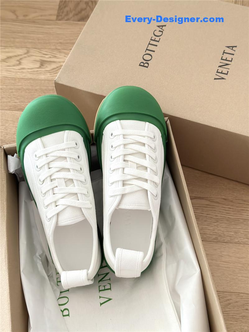 b0tt*ga Ven*ta couple sneakers