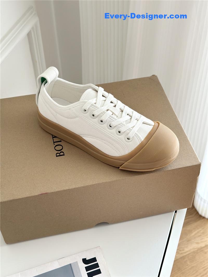 b0tt*ga Ven*ta couple sneakers