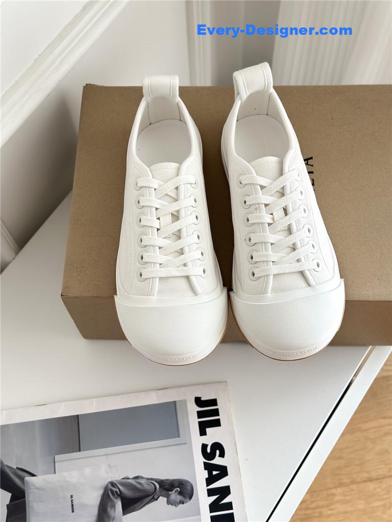 b0tt*ga Ven*ta couple sneakers