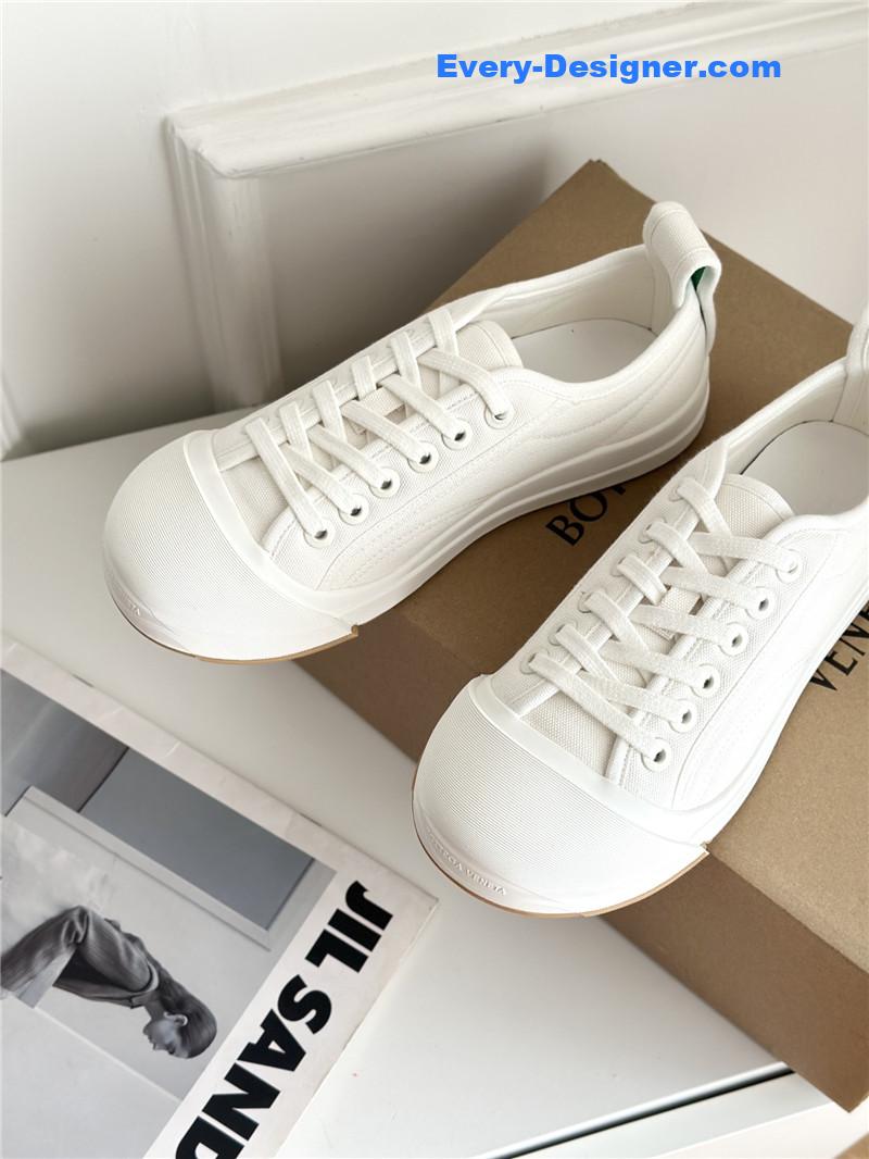 b0tt*ga Ven*ta couple sneakers