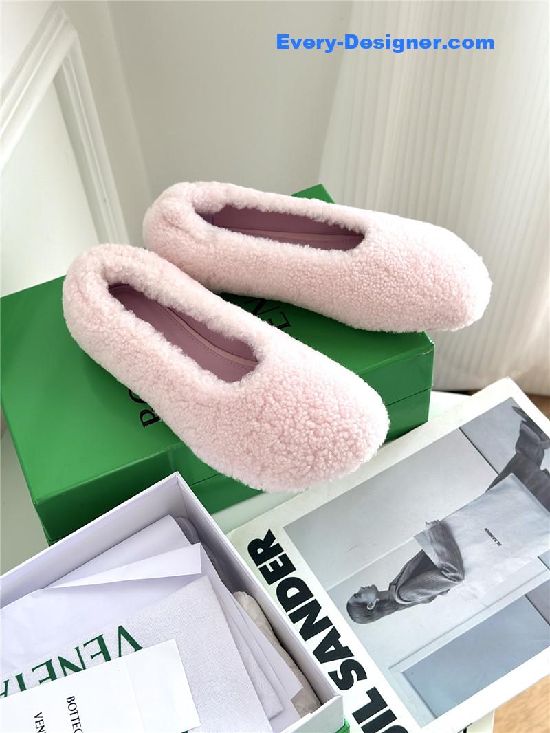 b0tt*ga Ven*ta new fur shoes