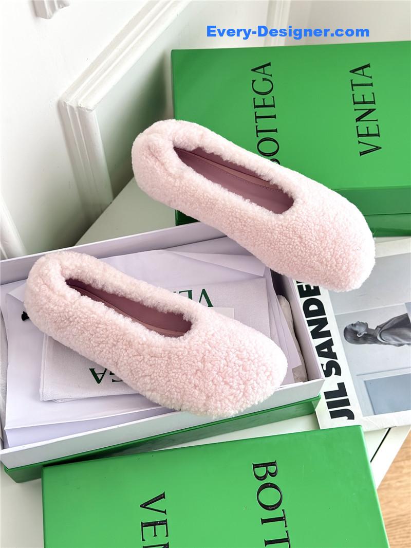 b0tt*ga Ven*ta new fur shoes