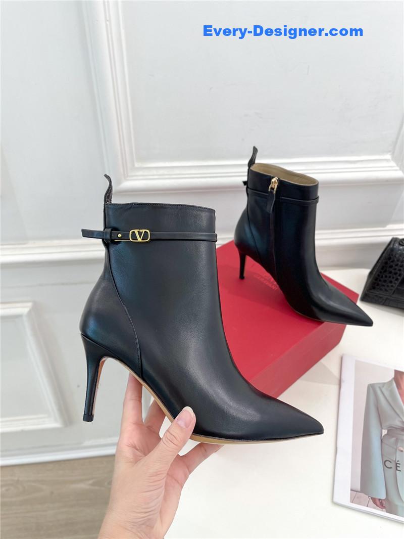 Va1e*ntin0 garavani vlogo black leather ankle boots