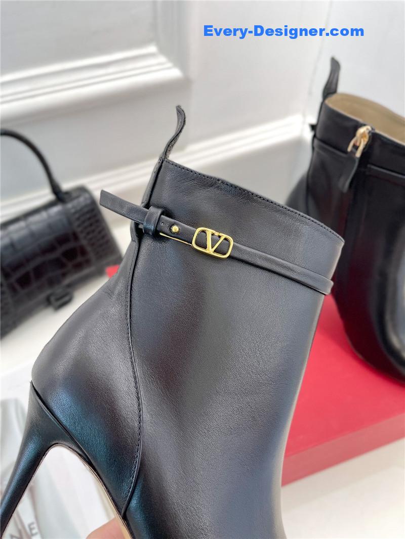 Va1e*ntin0 garavani vlogo black leather ankle boots