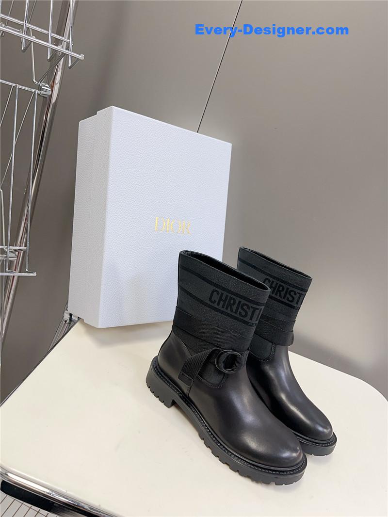 D10r d-major black ankle boots