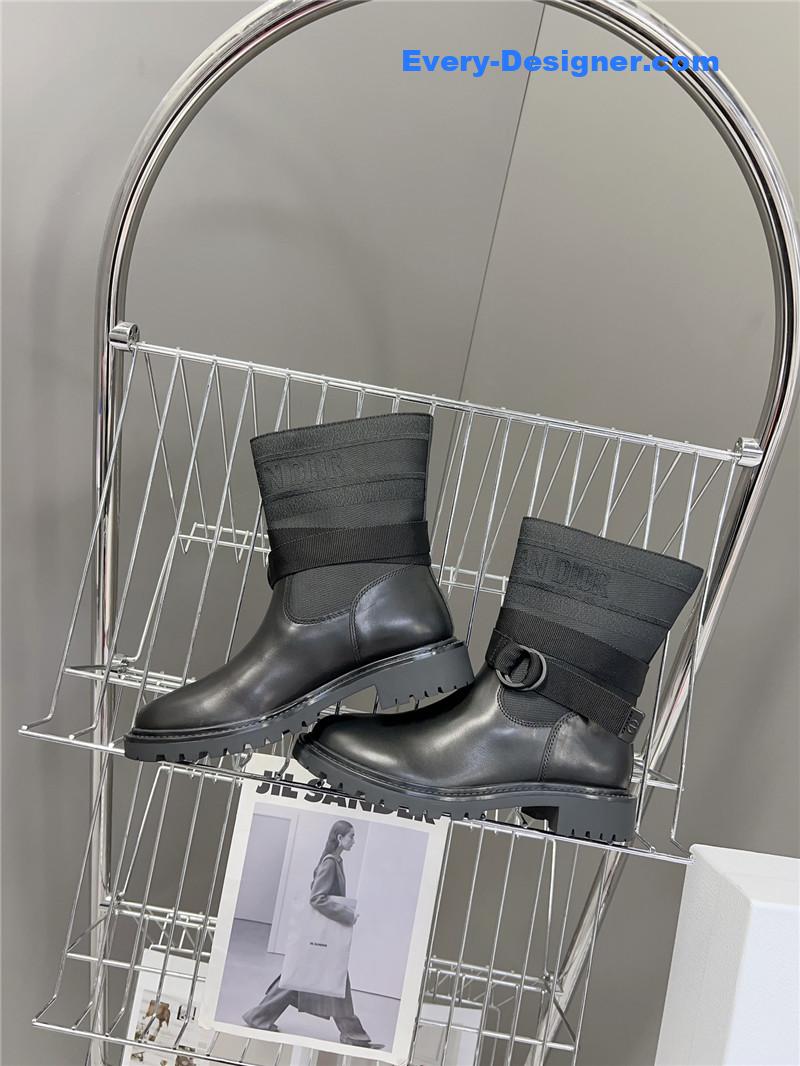 D10r d-major black ankle boots