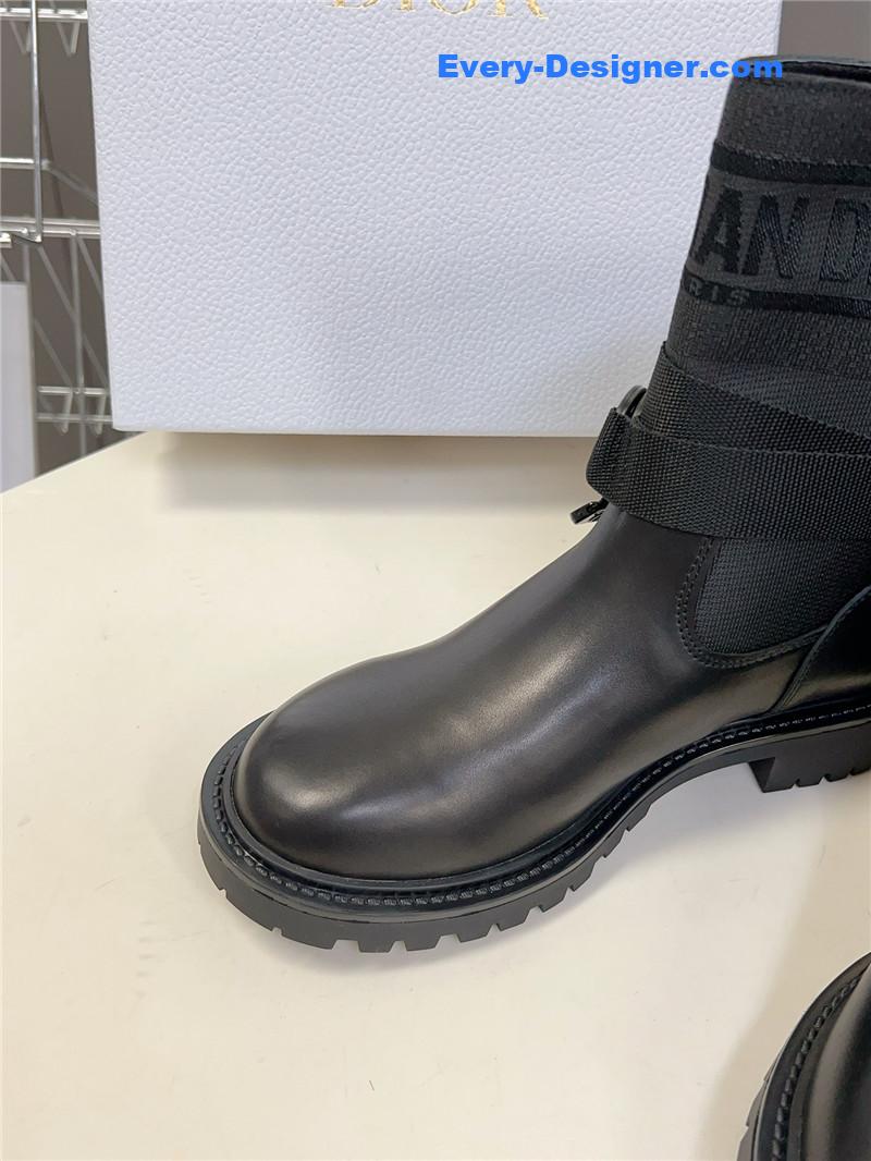 D10r d-major black ankle boots
