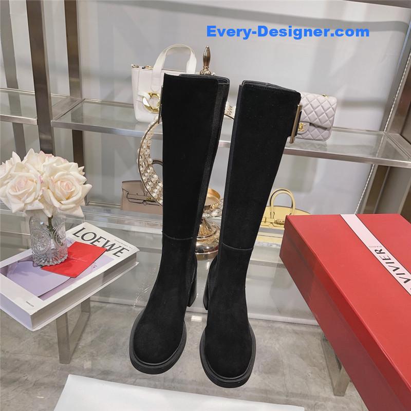 Roger vivier classic buckle boots