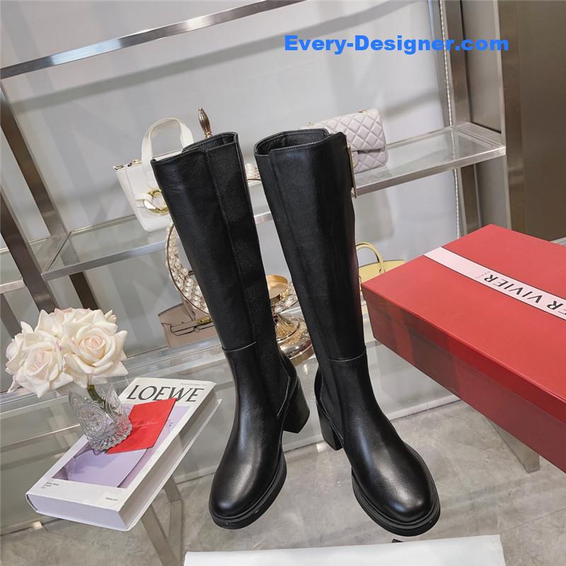 Roger vivier classic buckle boots