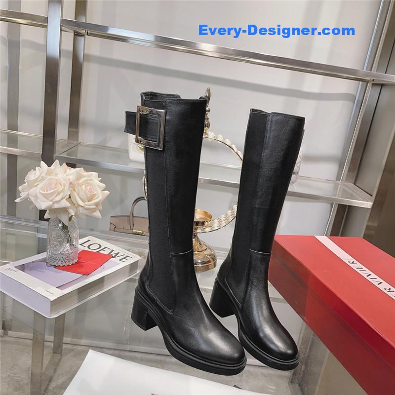 Roger vivier classic buckle boots