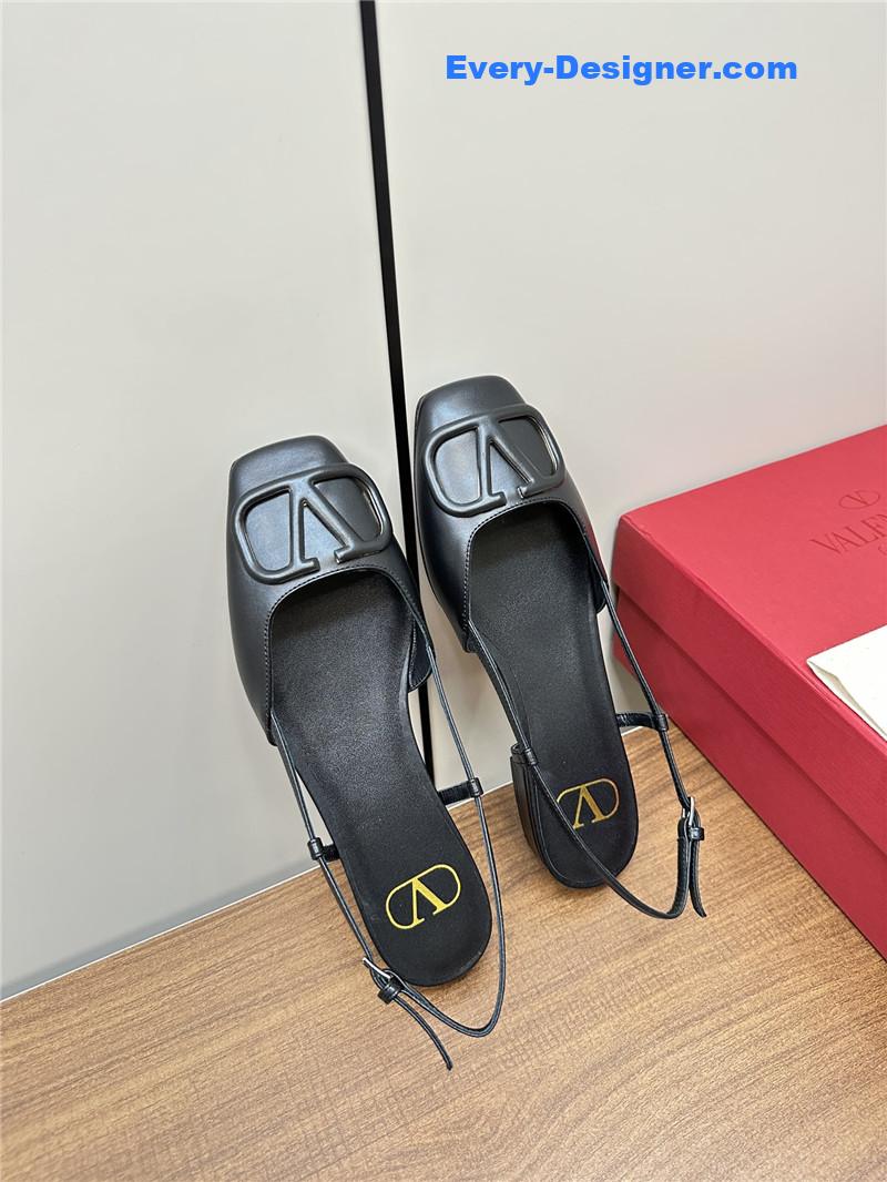 Va1e*ntin0 new big v buckle sandals shoes