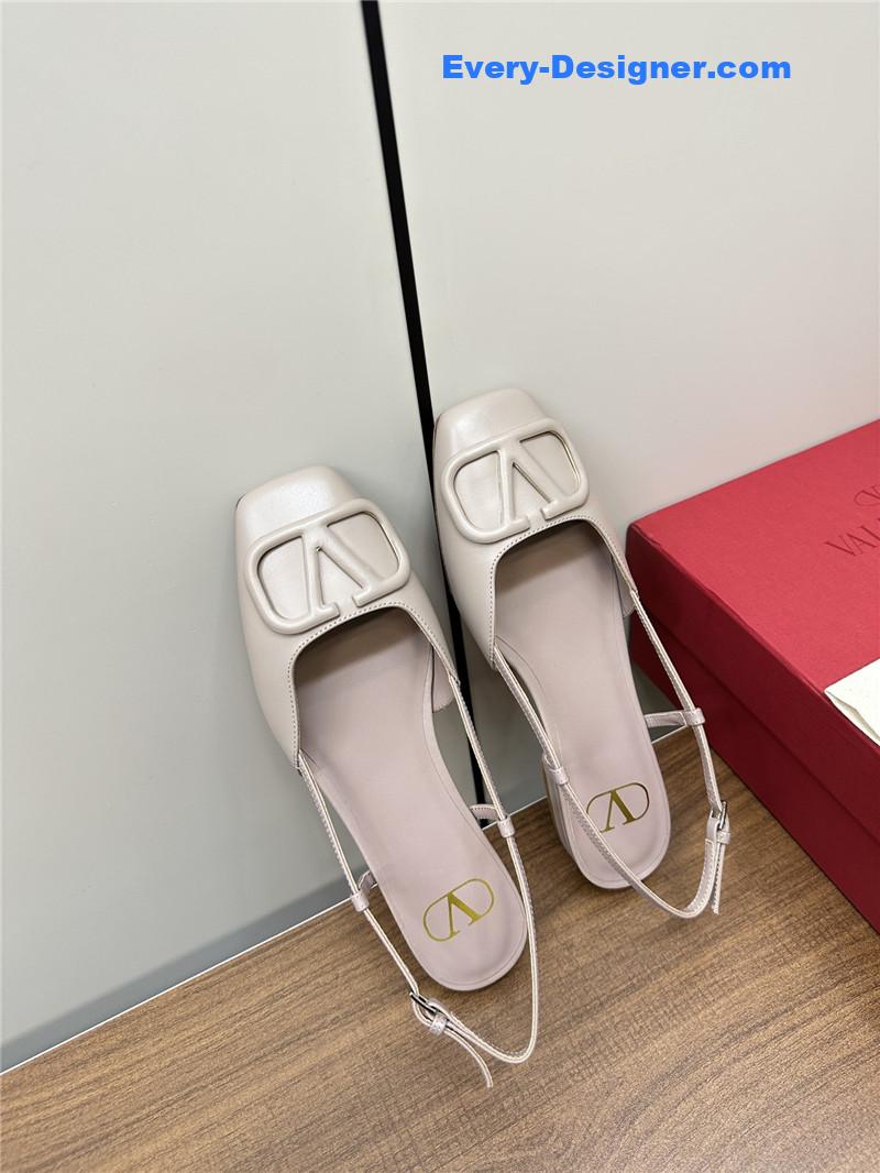 Va1e*ntin0 new big v buckle sandals shoes