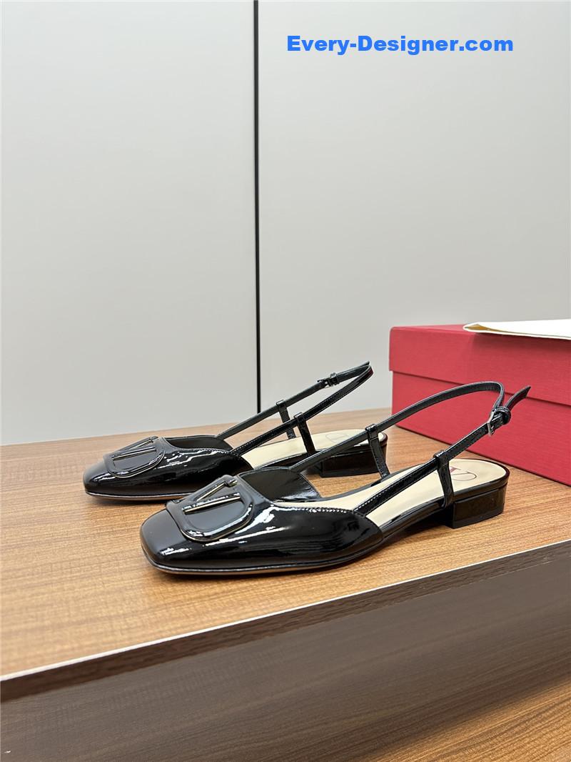 Va1e*ntin0 new big v buckle sandals shoes