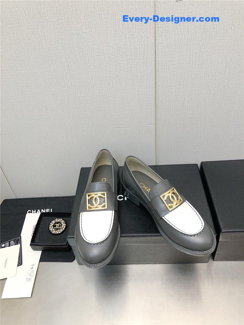 CC chunky heel round toe shoes