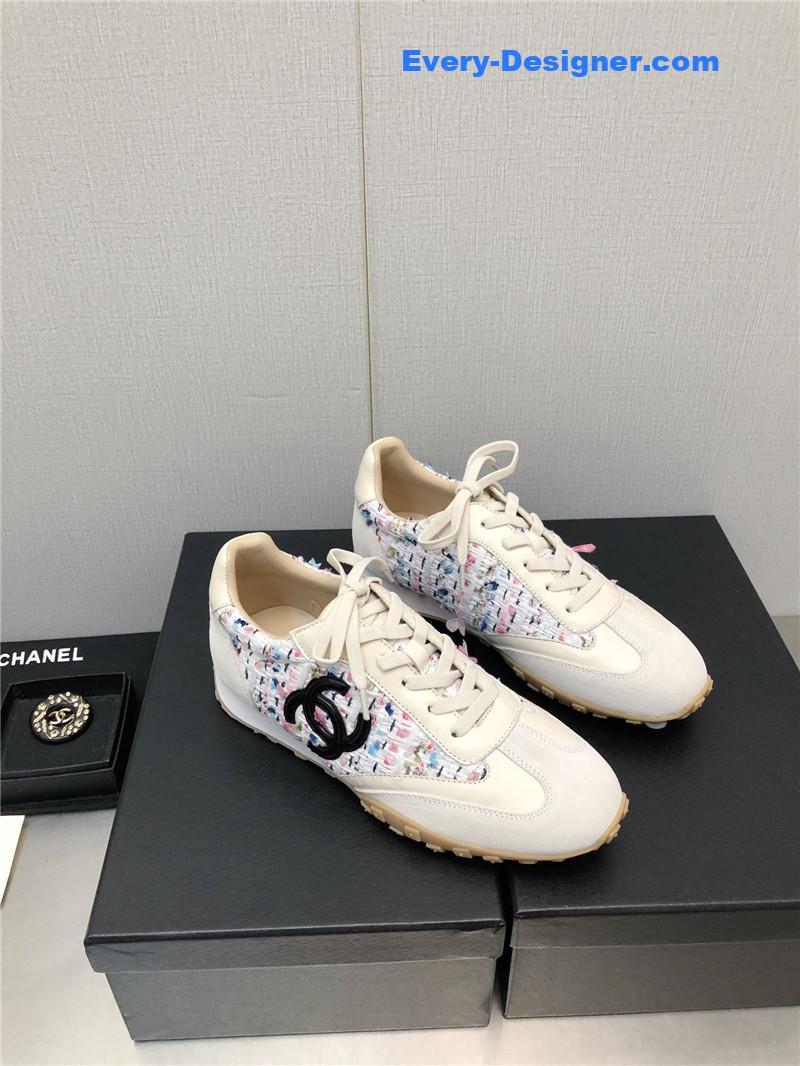 CC printed white shoes
