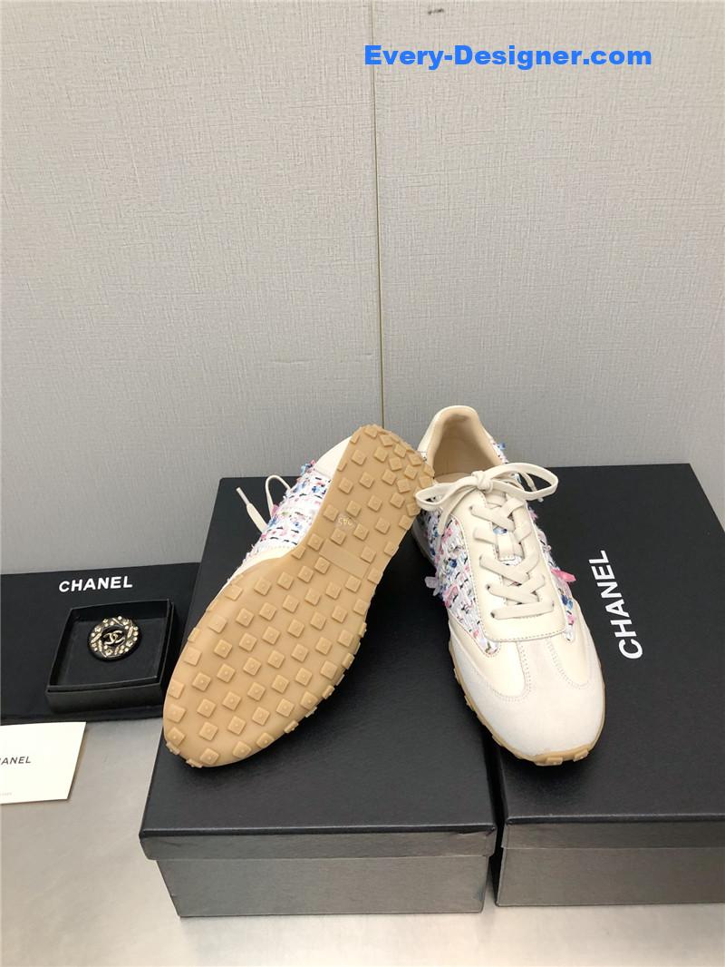 CC printed white shoes