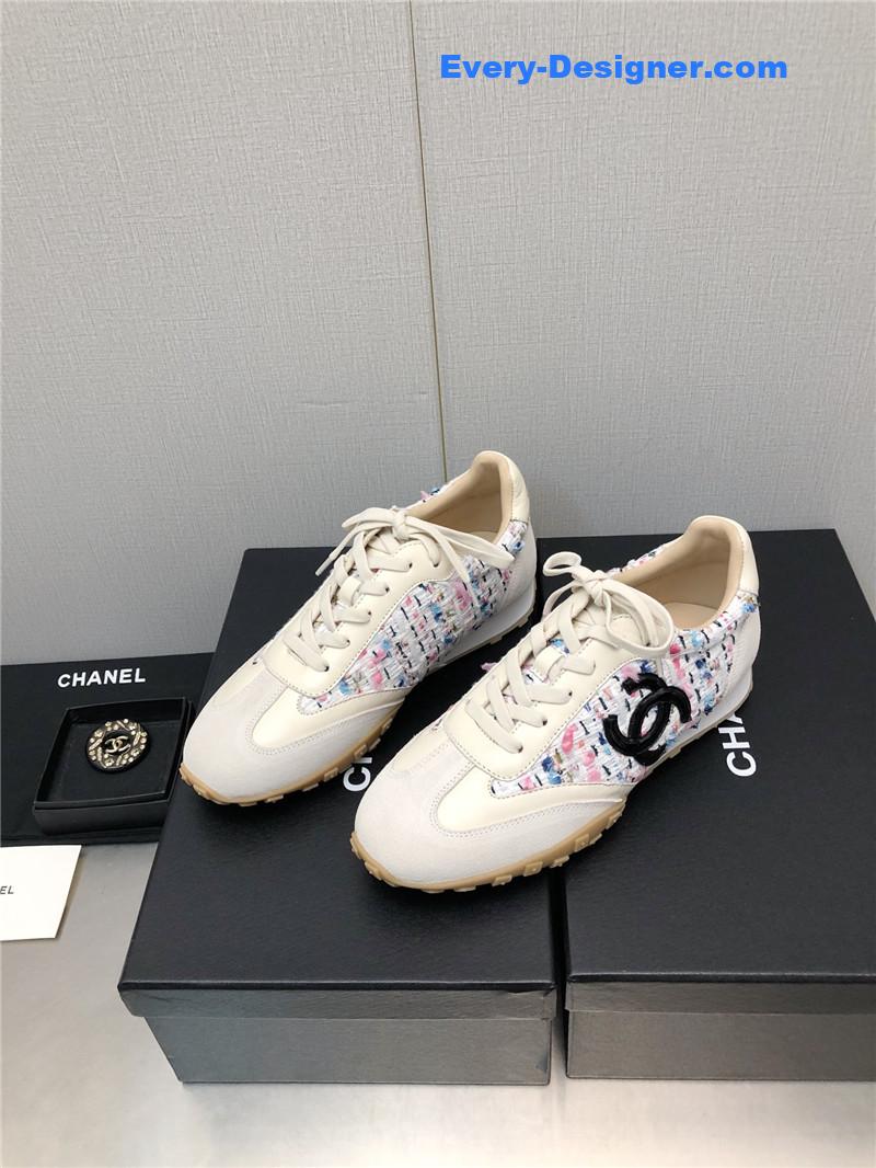 CC printed white shoes
