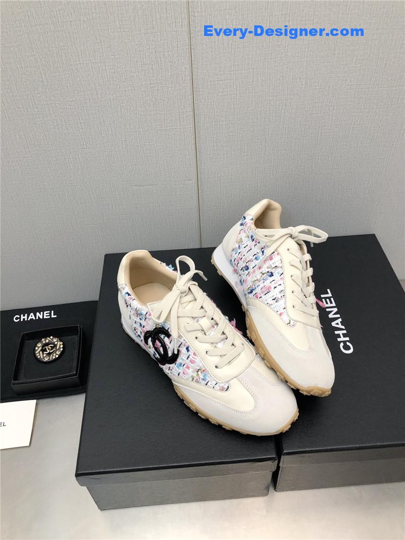 CC printed white shoes