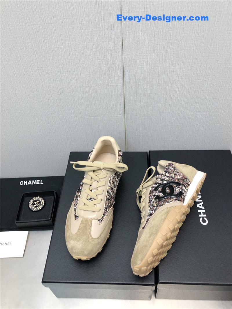 CC printed white shoes