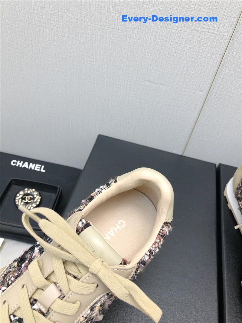 CC printed white shoes