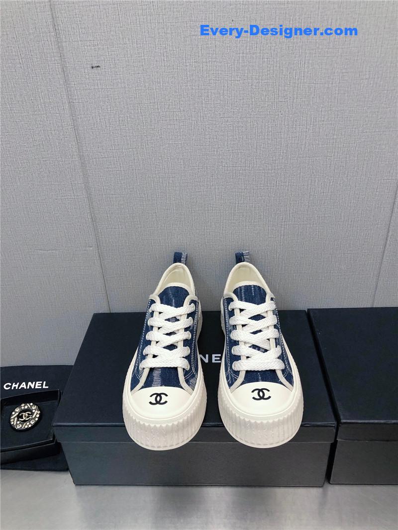 CC printed white shoes