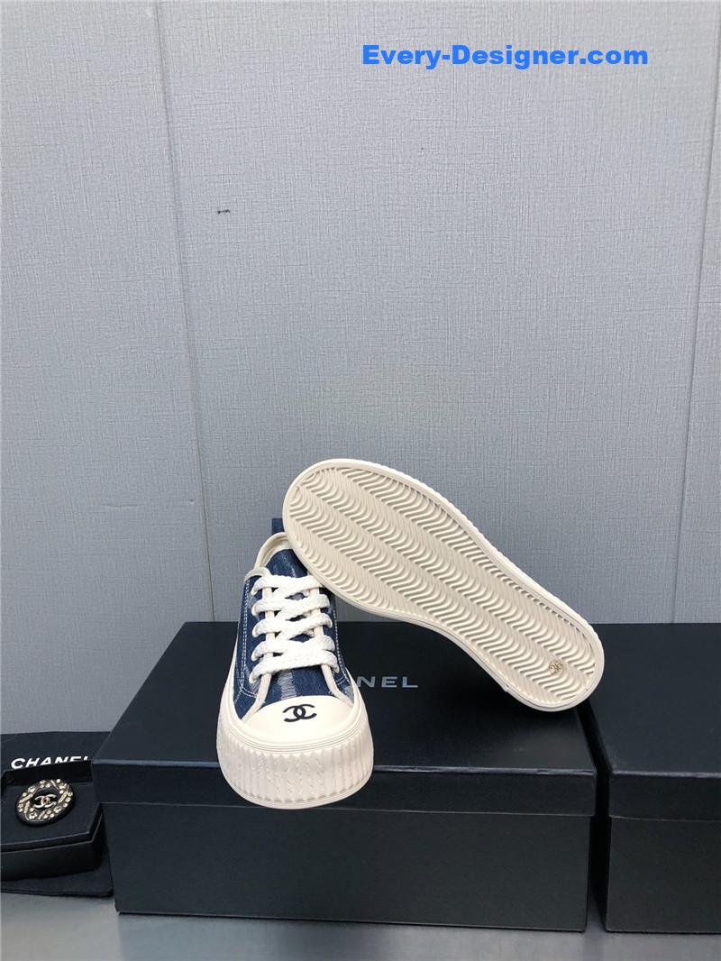 CC printed white shoes