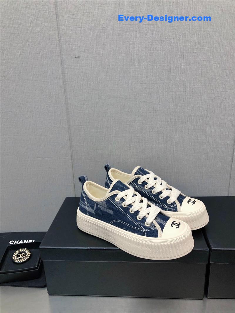 CC printed white shoes