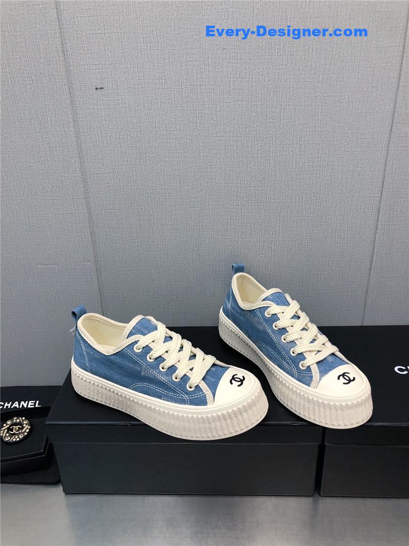 CC printed white shoes