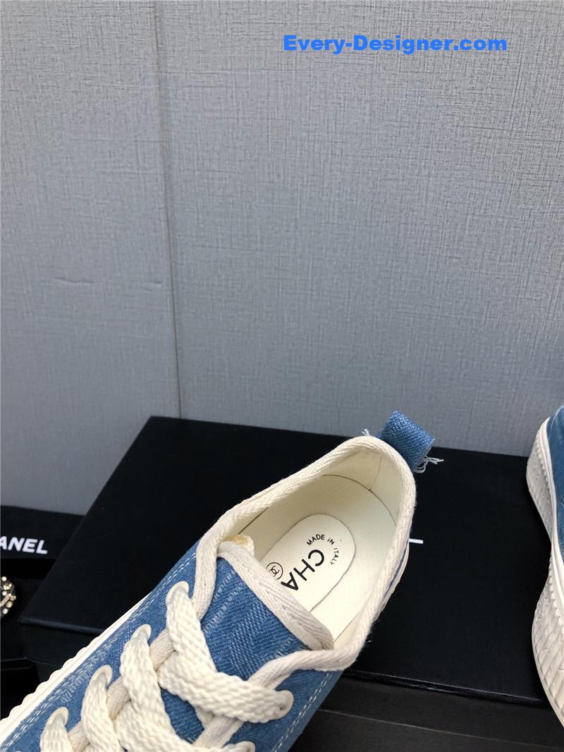 CC printed white shoes