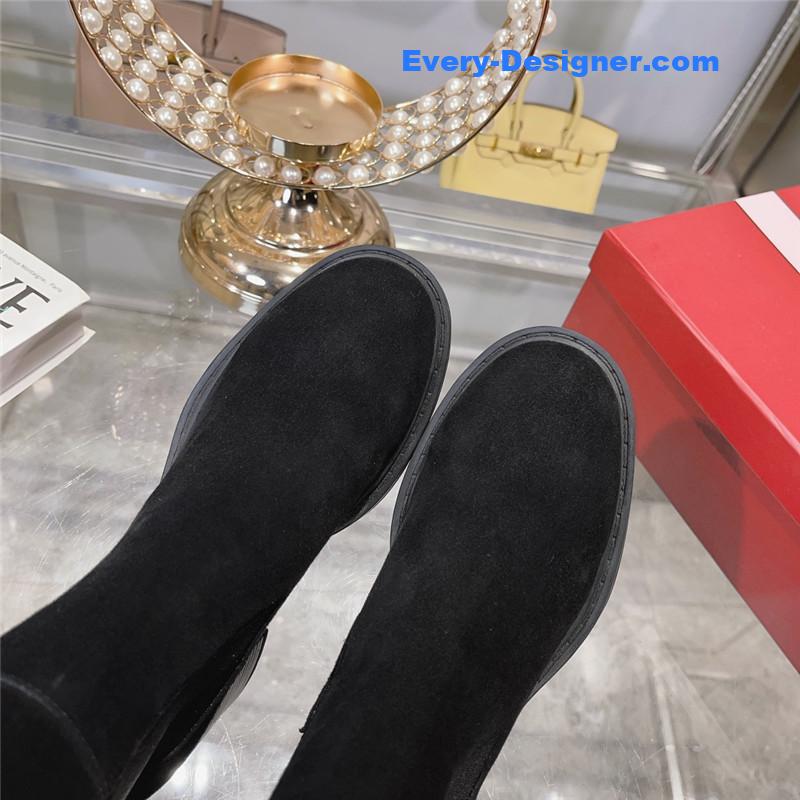 Roger vivier classic buckle boots