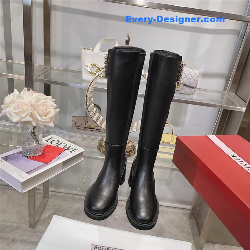 Roger vivier classic buckle boots