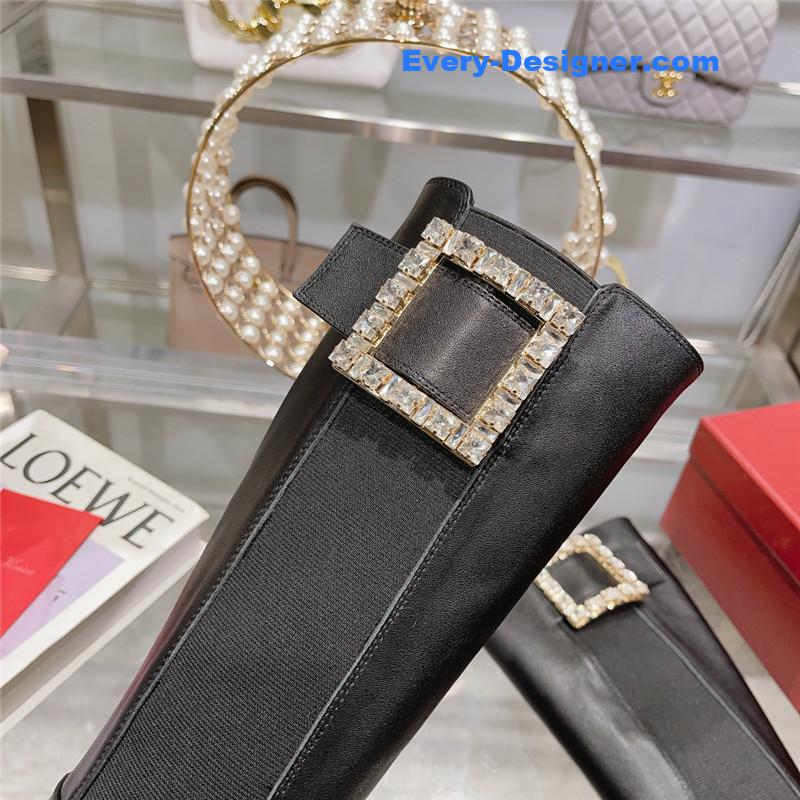 Roger vivier classic buckle boots