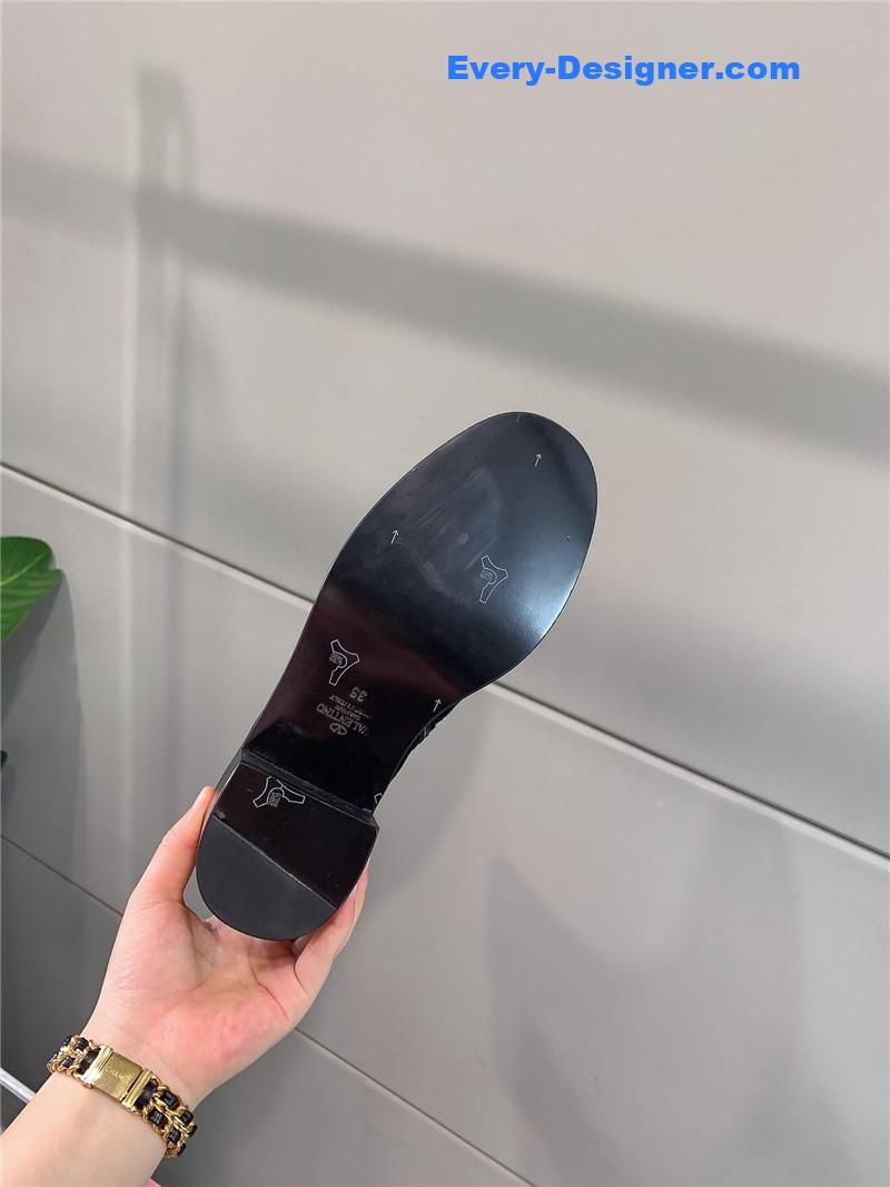 Va1e*ntin0 new v buckle high-heeled ankle boots