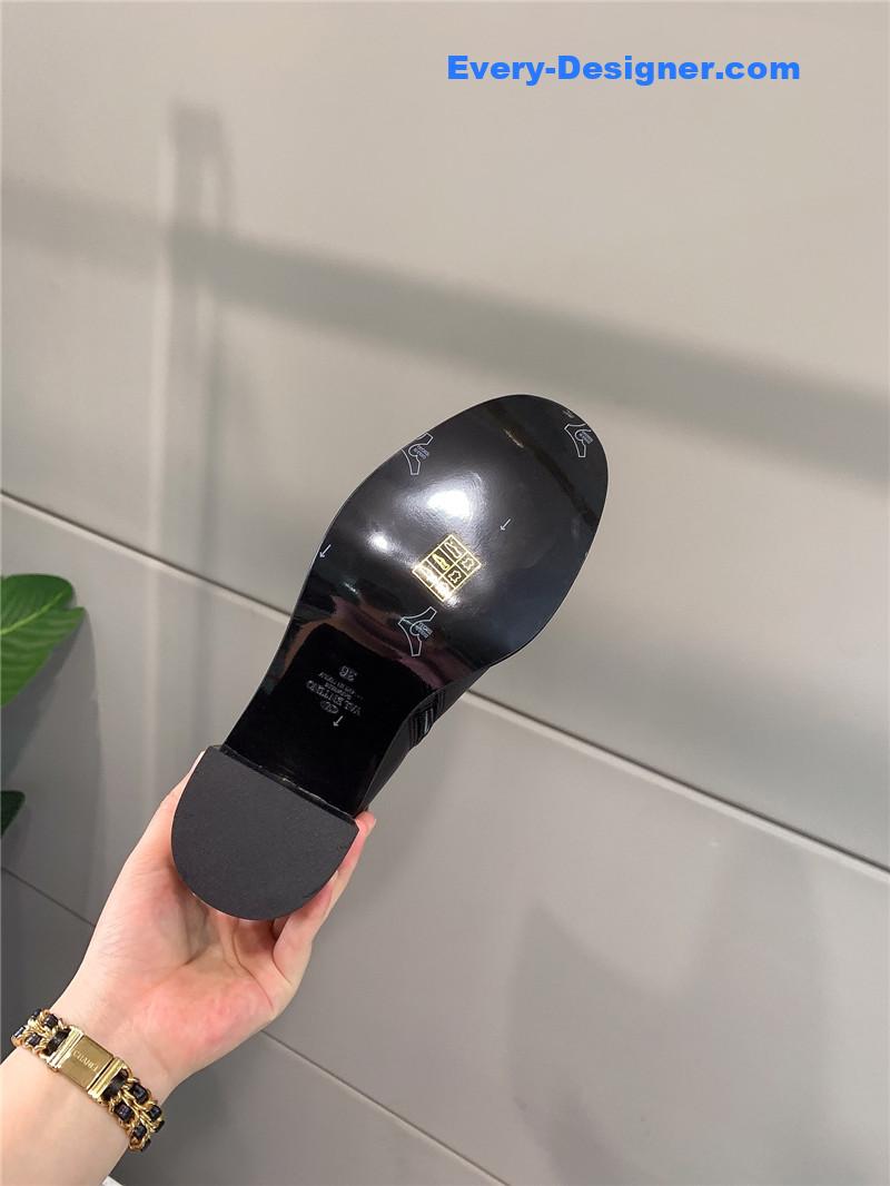 Va1e*ntin0 new v buckle high-heeled ankle boots