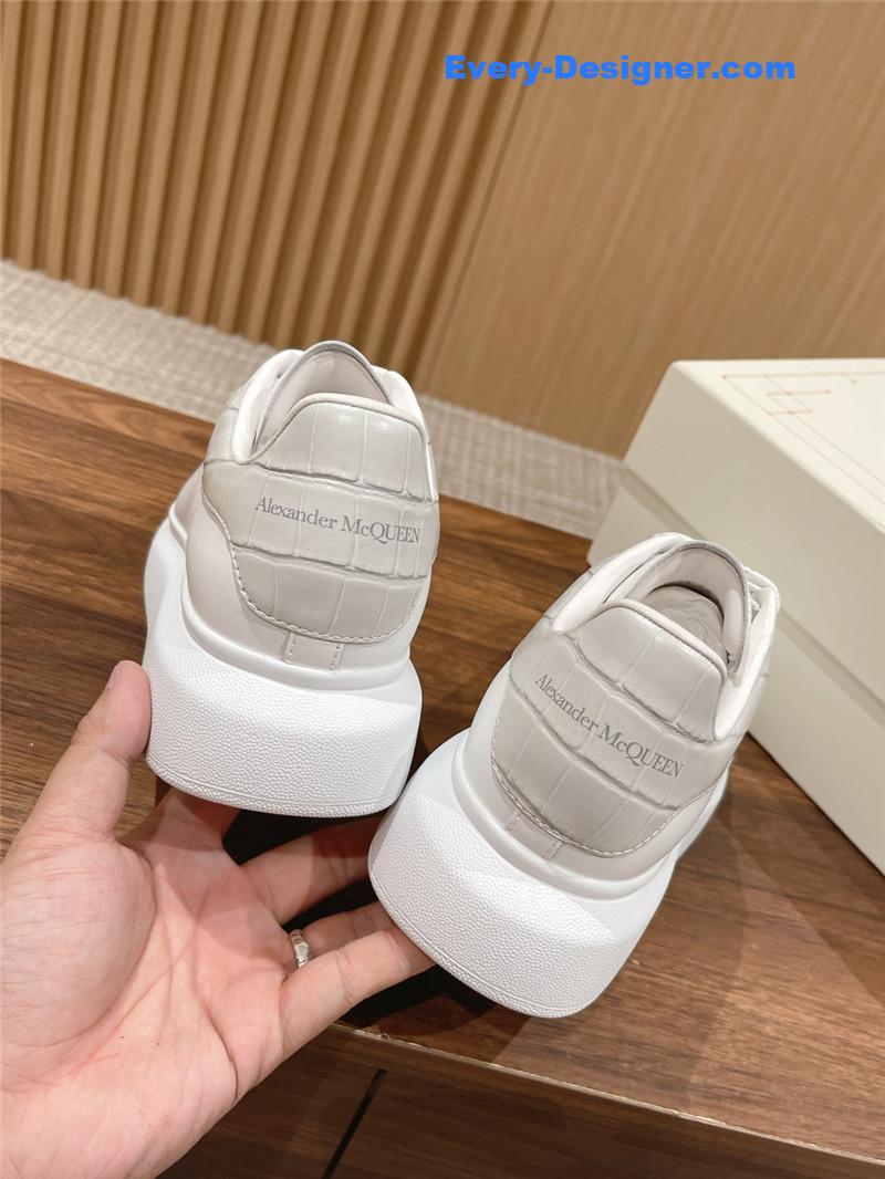 Alexander mcqueen classic all-match small white shoes