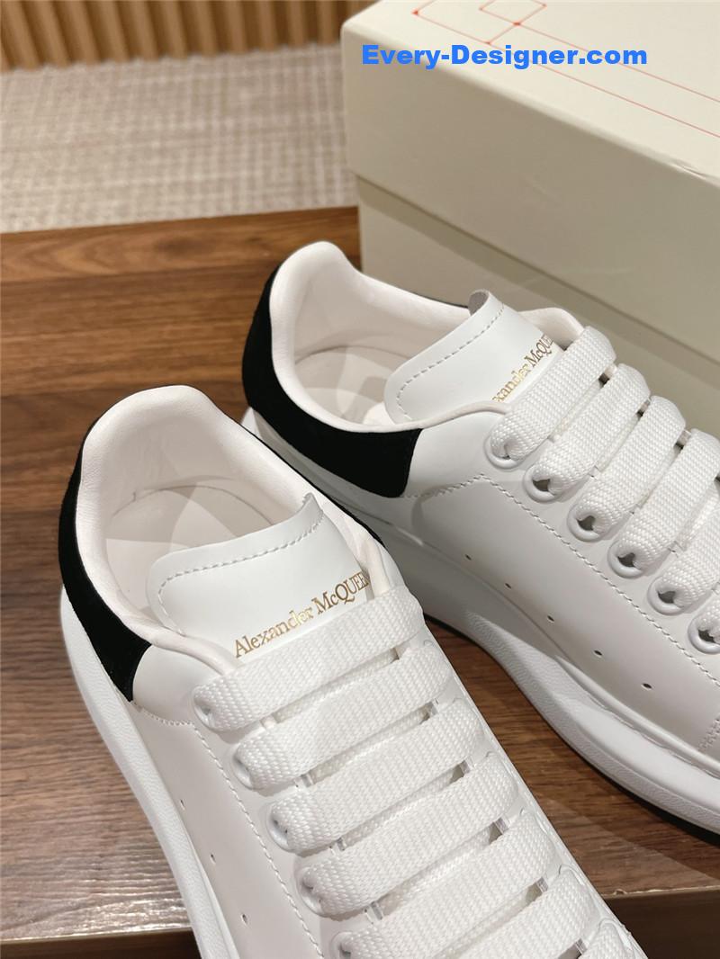 a1exa*der Mcqv*en classic all-match small white shoes