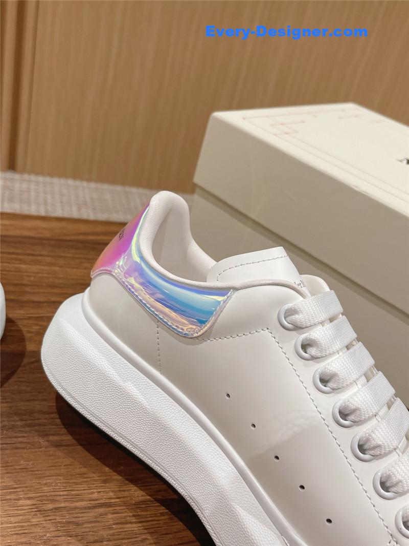 a1exa*der Mcqv*en classic all-match small white shoes