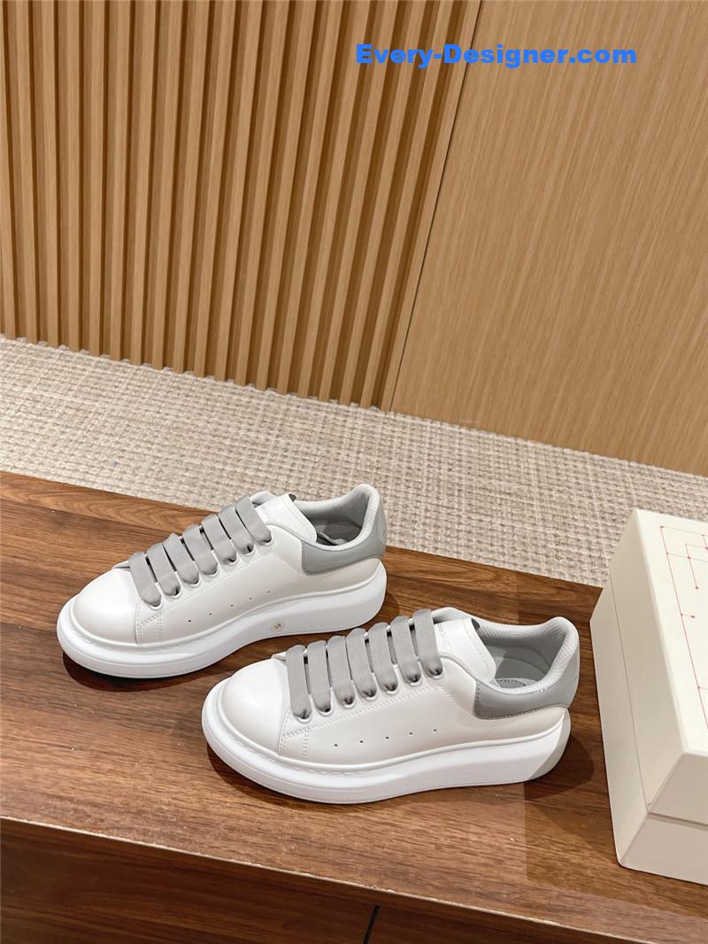 Alexander mcqueen classic all-match small white shoes
