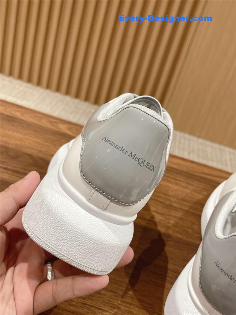 a1exa*der Mcqv*en classic all-match small white shoes