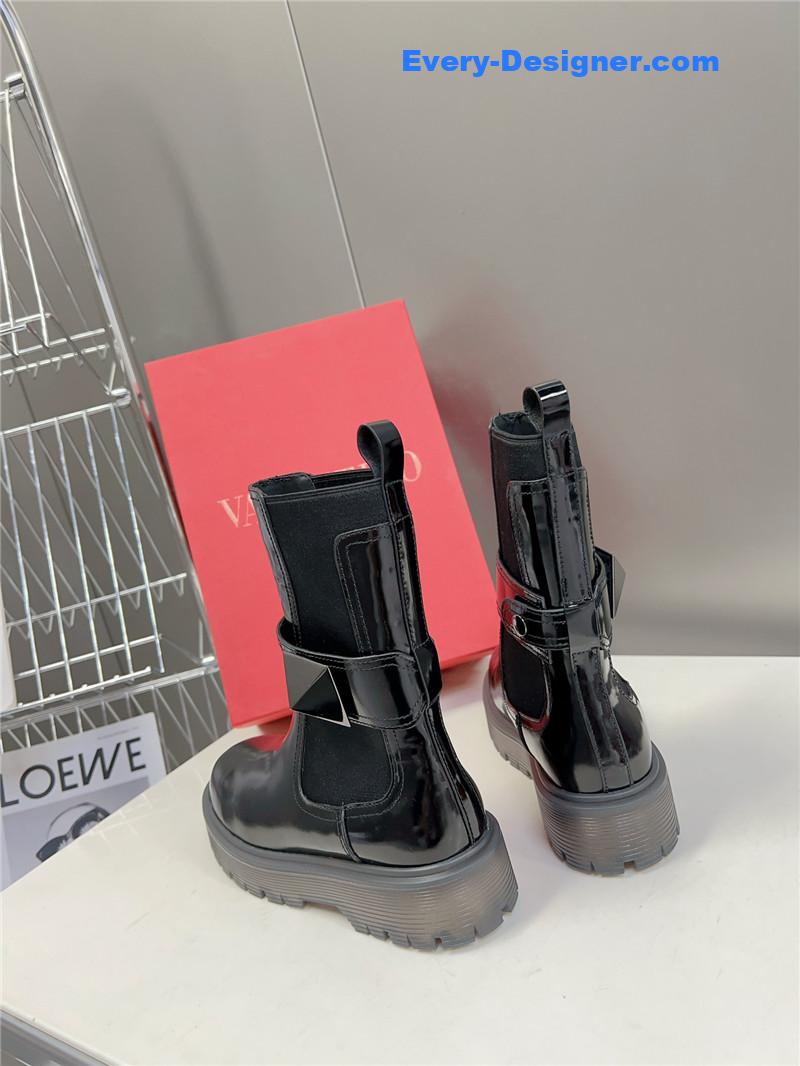 Va1e*ntin0 fall and winter catwalk boots