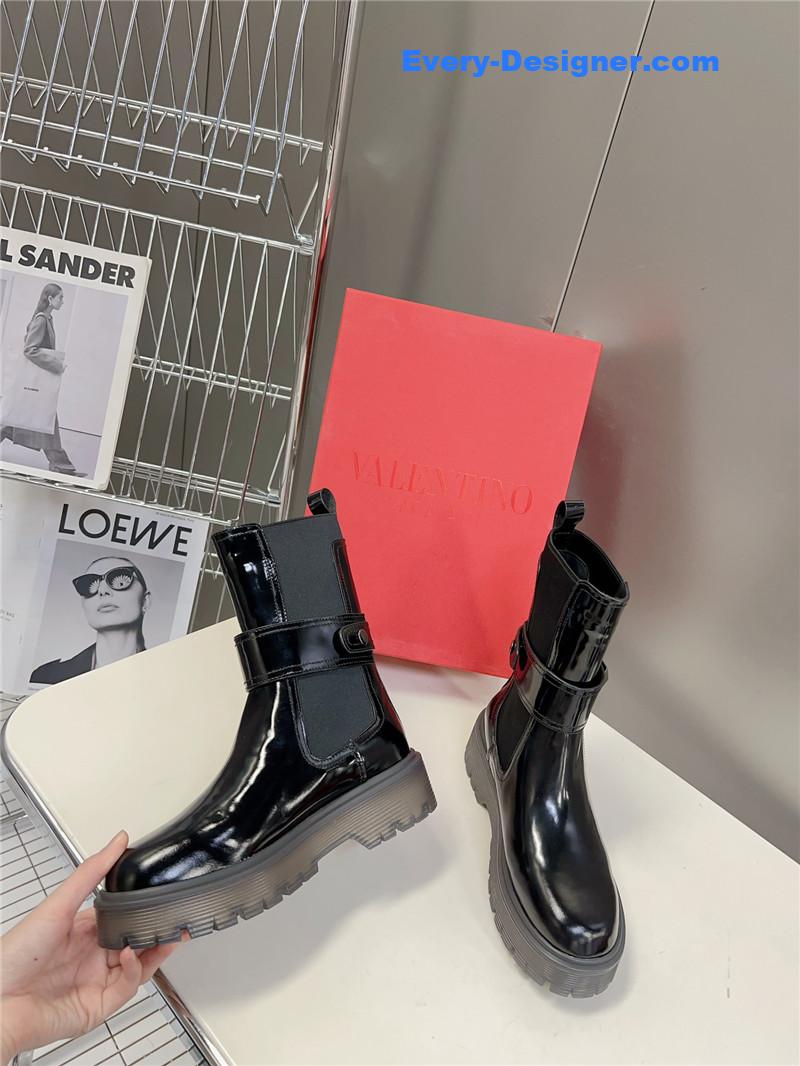 Va1e*ntin0 fall and winter catwalk boots
