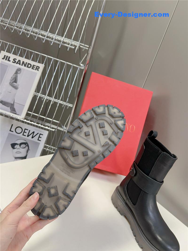 Va1e*ntin0 fall and winter catwalk boots
