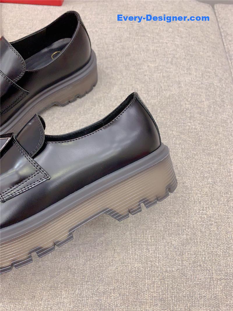 Va1e*ntin0 new thick sole loafers
