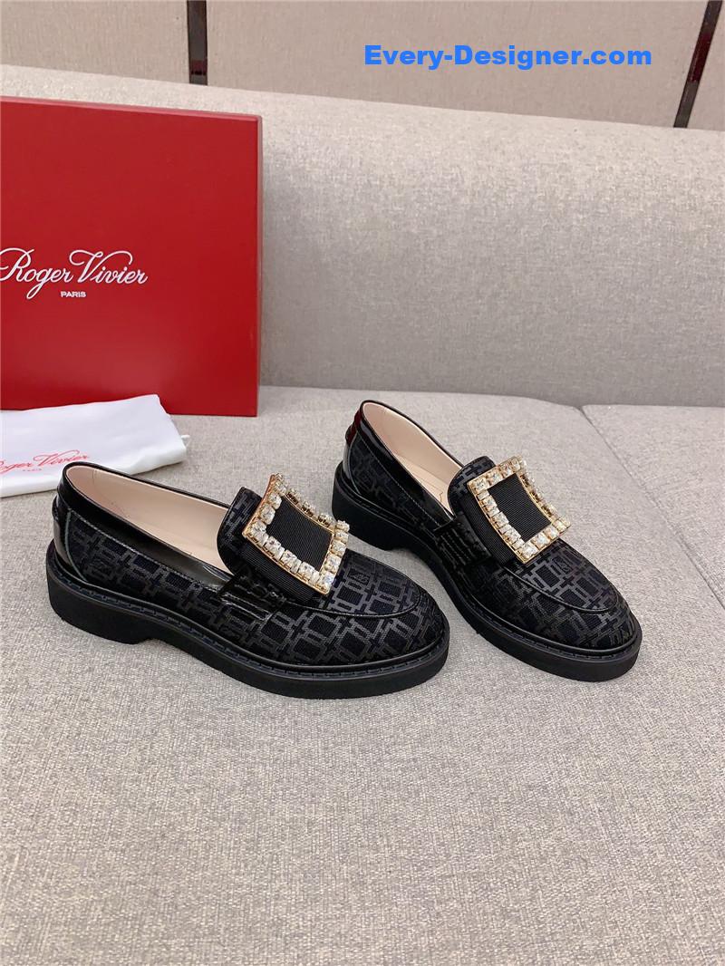 roger vivier new patent leather D1am0nd buckle loafers