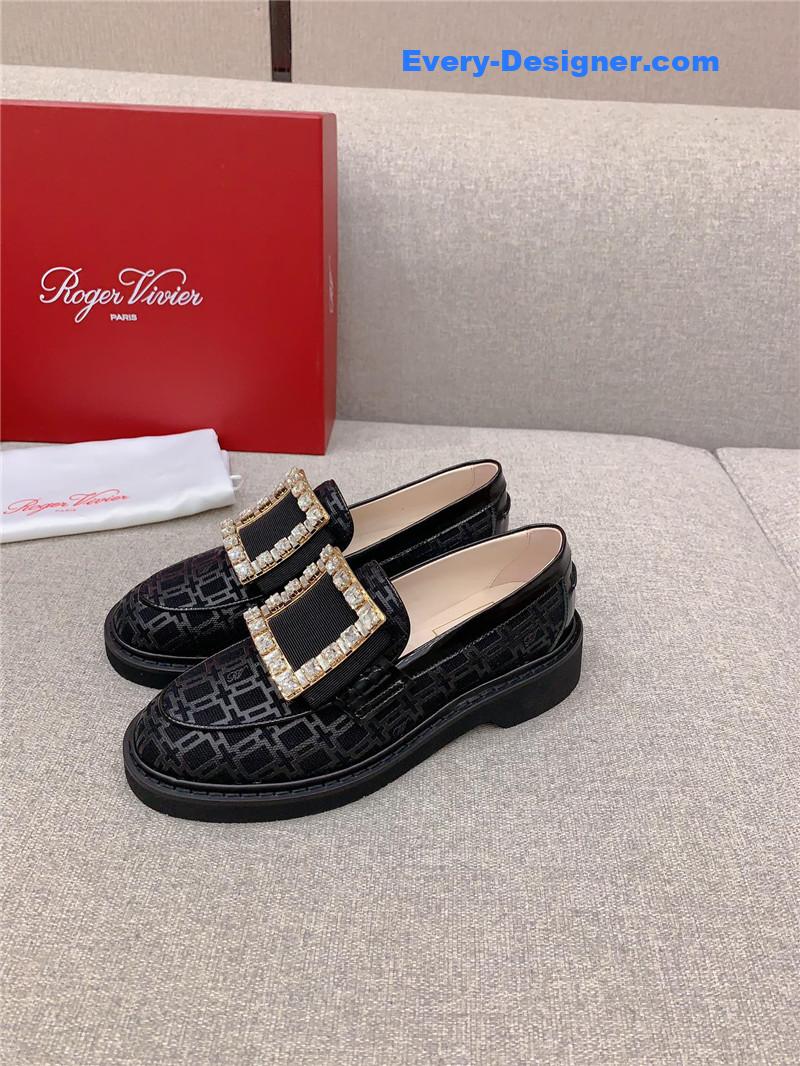 roger vivier new patent leather D1am0nd buckle loafers