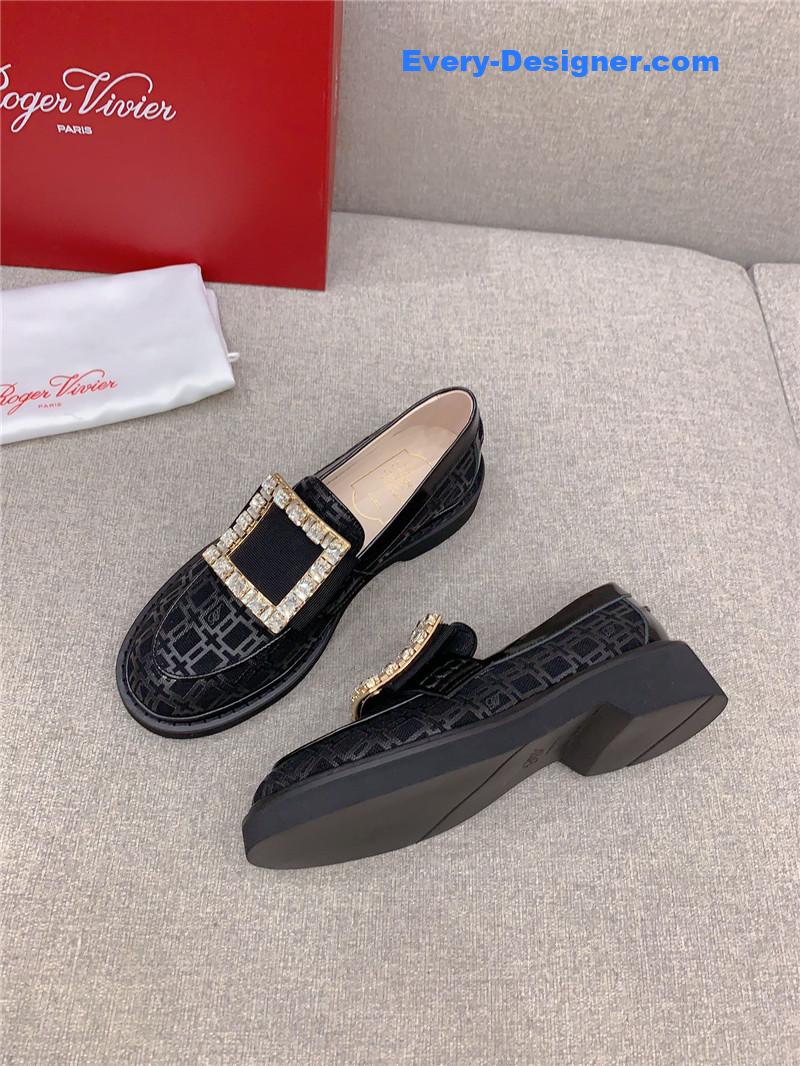 roger vivier new patent leather D1am0nd buckle loafers