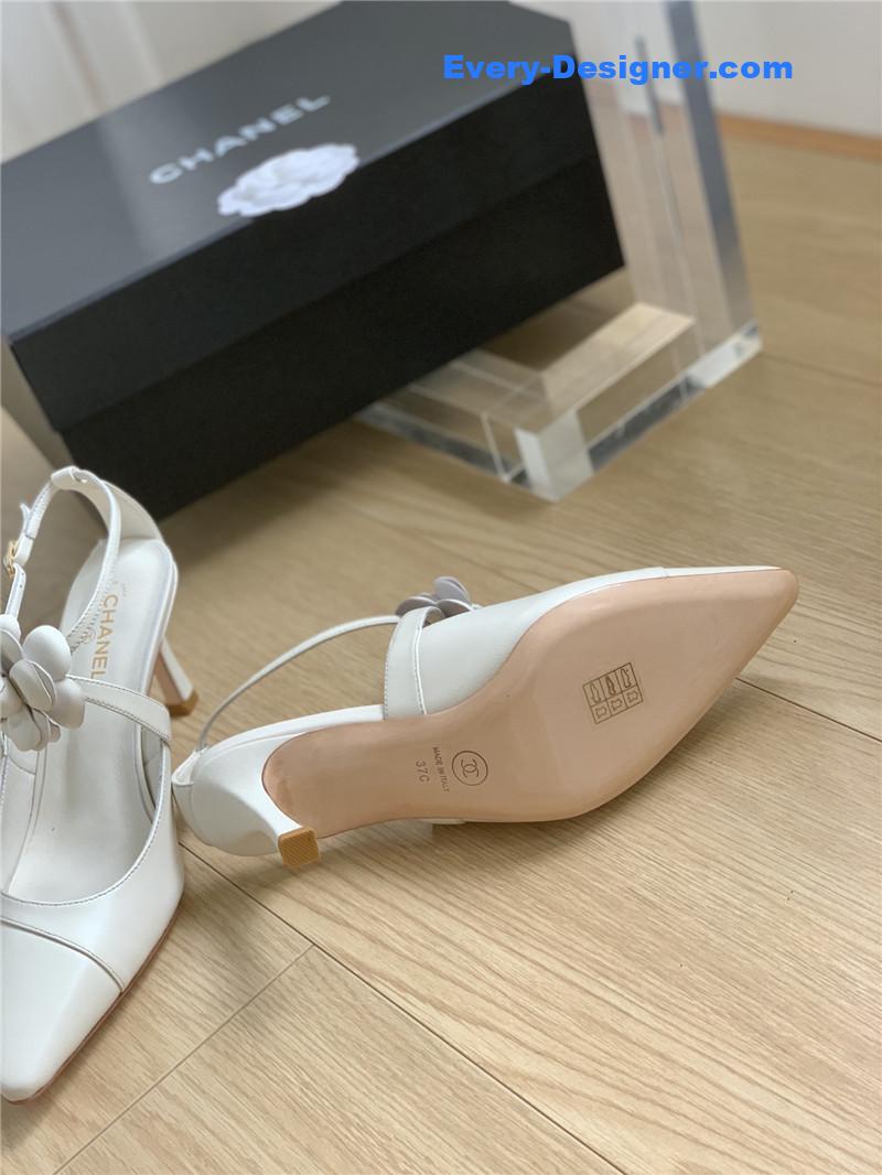 CC camellia thong sandals