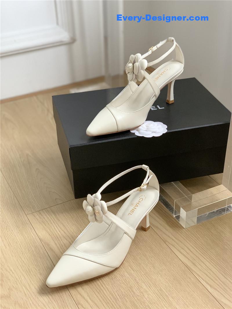 CC camellia thong sandals