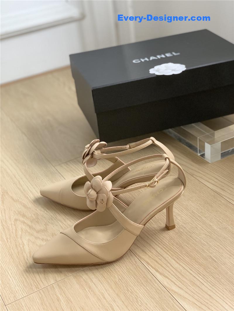 CC camellia thong sandals