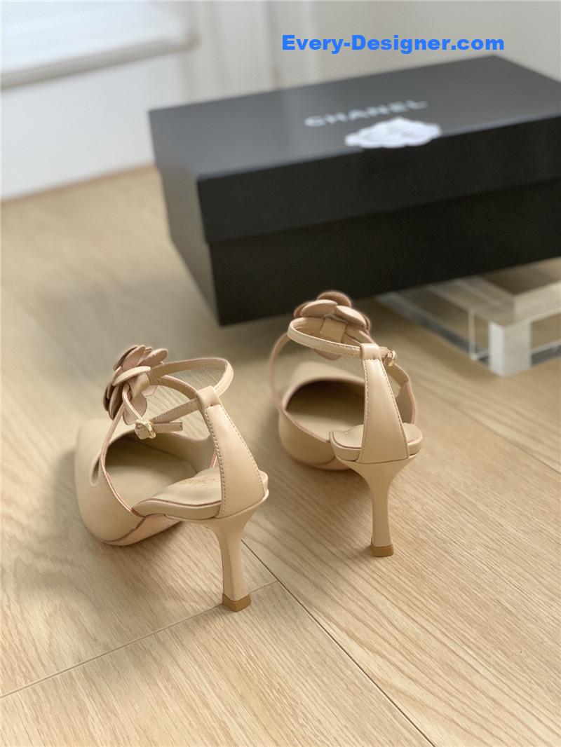 CC camellia thong sandals